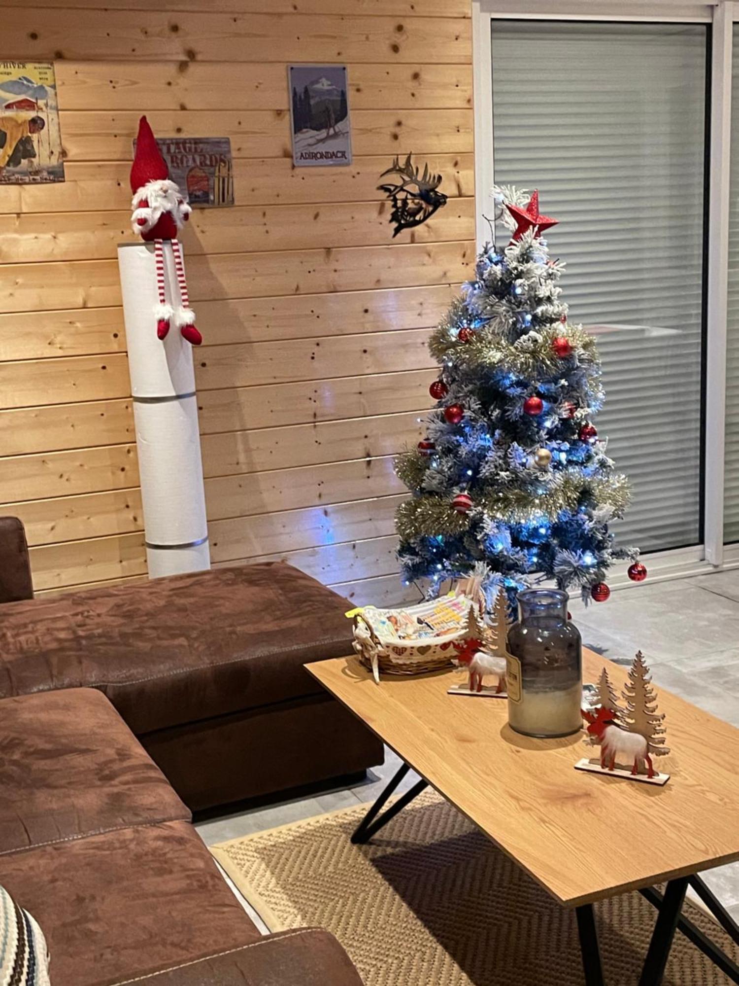 Gite Des Brimbelles La Neuveville-Devant-Lepanges Exteriör bild